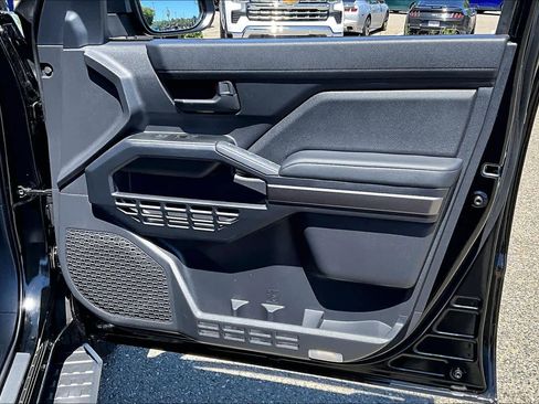 Used 2025 Toyota 4Runner SR5 AWD/4WD image 22