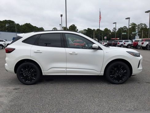 Used 2024 Ford Escape ST-Line Elite AWD/4WD image 3