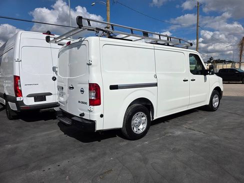 Used 2021 Nissan NV 3500 SV image 6