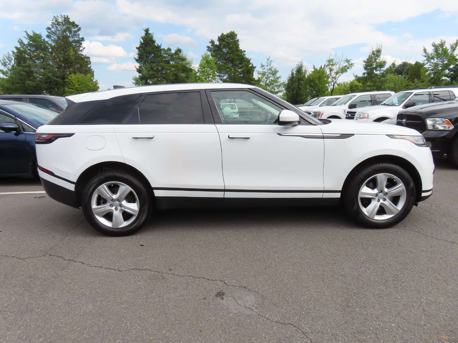 Used 2023 Land Rover Range Rover Velar S AWD/4WD image 4