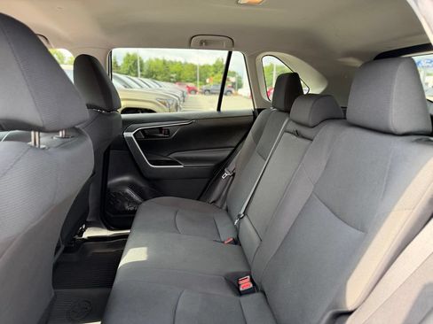 Used 2021 Toyota RAV4 LE AWD/4WD image 6