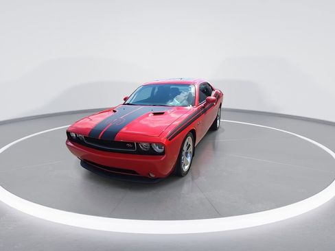 Used 2014 Dodge Challenger R/T image 3