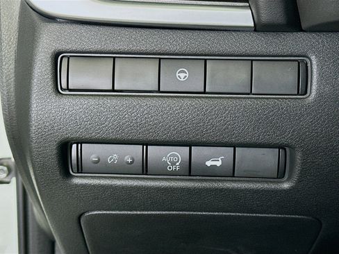 Used 2023 Nissan Rogue SV w/ SV Premium B Package image 17