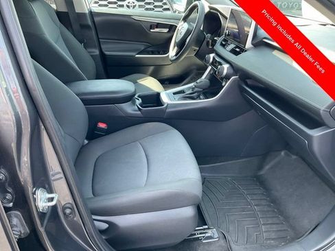 Used 2025 Toyota RAV4 XLE FWD image 33