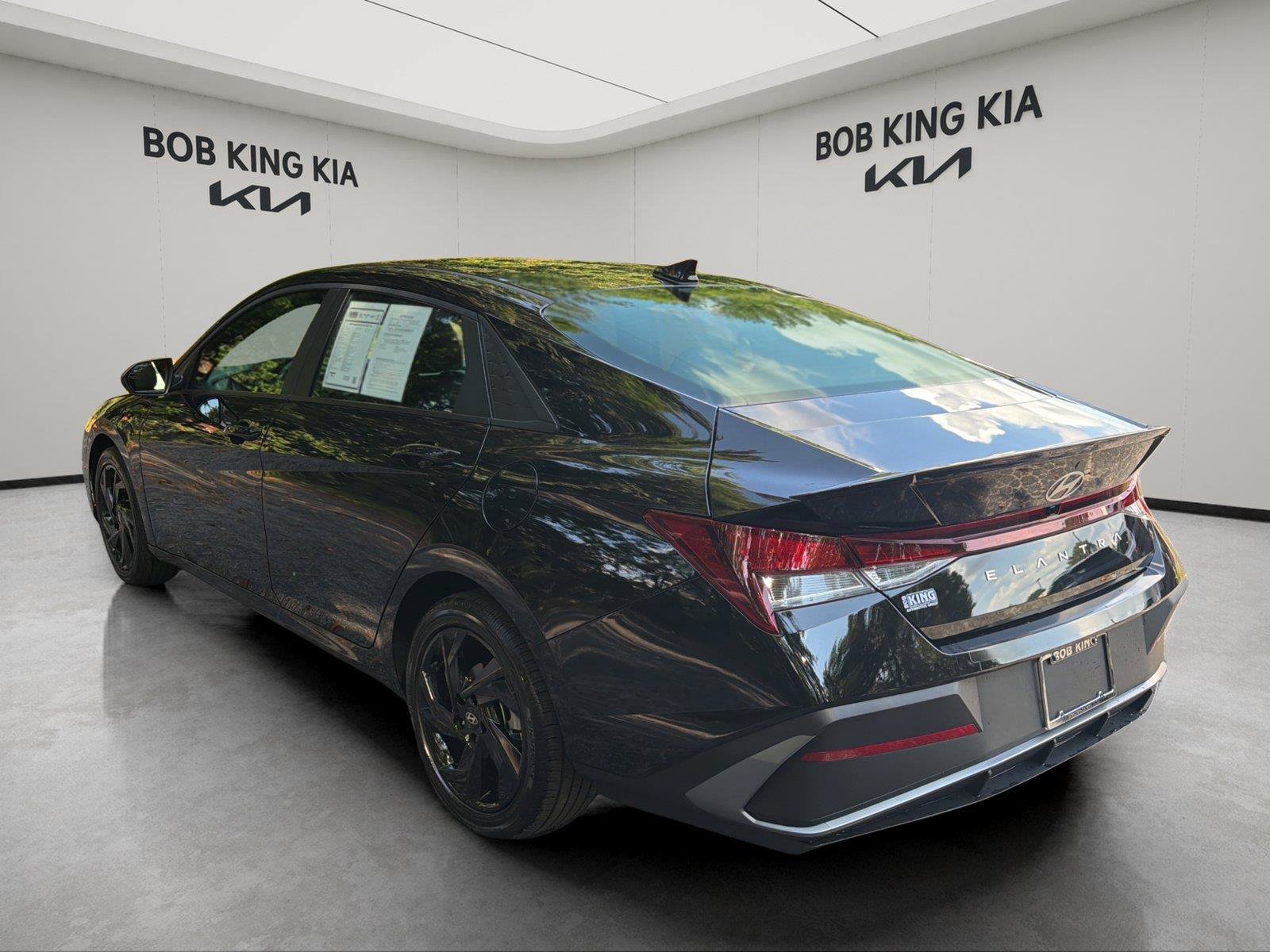 Used 2026 Hyundai Elantra SEL Sport FWD image 3