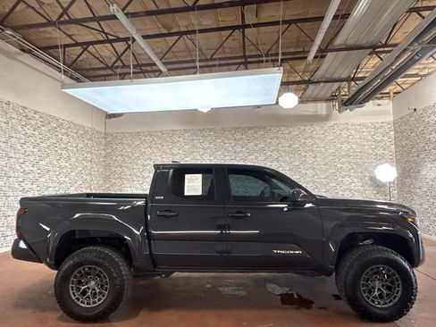 Used 2025 Toyota Tacoma SR5 AWD/4WD image 8