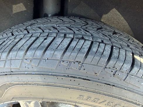 Used 2023 Volkswagen Tiguan SE w/ Panoramic Sunroof Package image 26