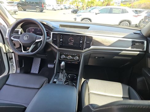 Used 2023 Volkswagen Atlas SE w/ Panoramic Sunroof Package FWD image 12