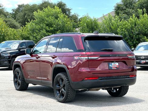 Used 2023 Jeep Grand Cherokee Limited w/ Luxury Tech Group II AWD/4WD image 13