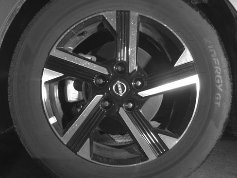 Used 2025 Nissan Sentra SV FWD image 12
