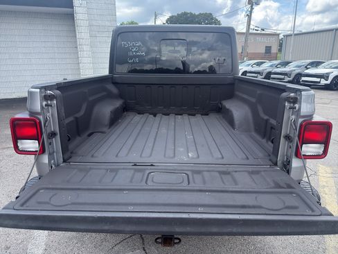 Used 2020 Jeep Gladiator Rubicon AWD/4WD image 5
