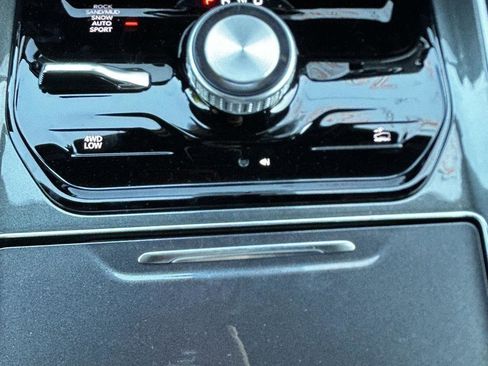 New 2024 Jeep Wagoneer 4WD w/ HD Trailer Tow Package image 28