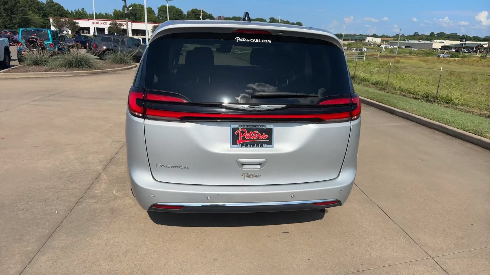 Used 2024 Chrysler Pacifica Touring-L FWD image 8