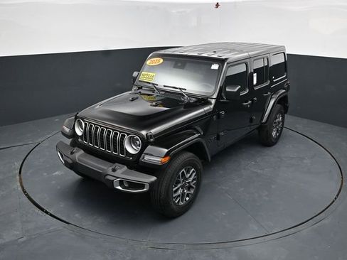 Used 2025 Jeep Wrangler Sahara image 41
