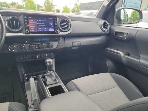 Used 2021 Toyota Tacoma TRD Off-Road w/ Technology Package AWD/4WD image 12