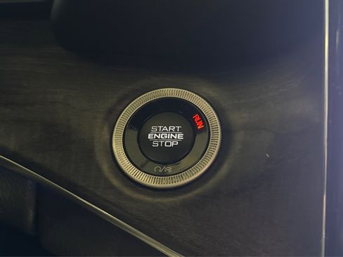 Used 2022 Jeep Grand Cherokee Overland w/ Luxury Tech Group IV image 34