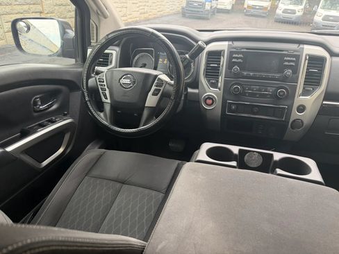 Used 2017 Nissan Titan SV RWD image 13