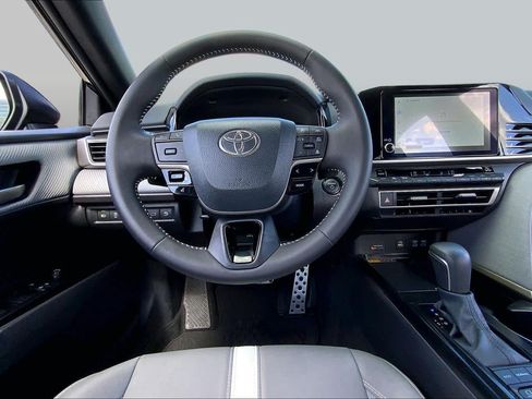 Used 2025 Toyota Camry SE w/ Convenience Package FWD image 6