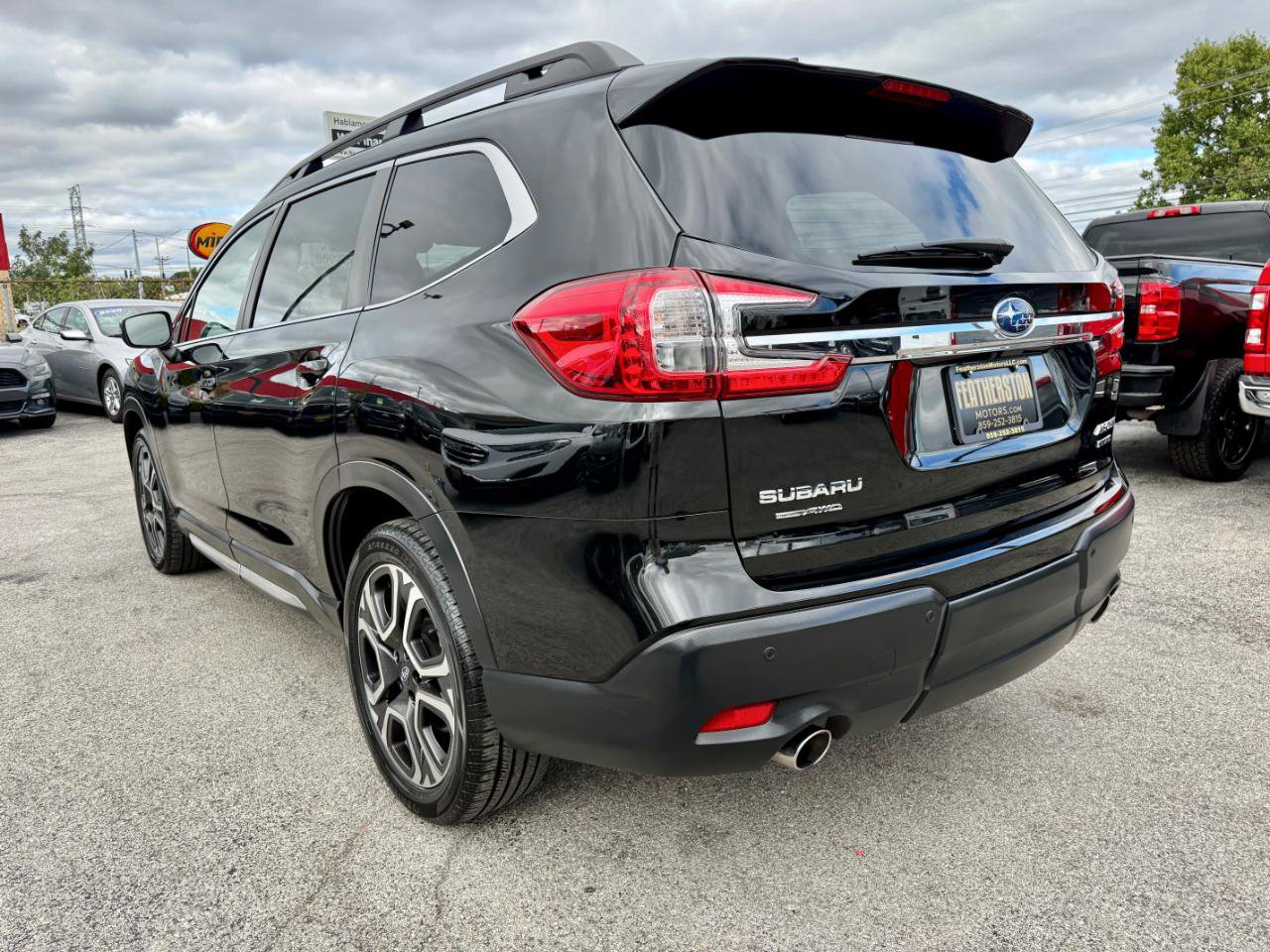 Used 2023 Subaru Ascent Limited AWD/4WD image 6