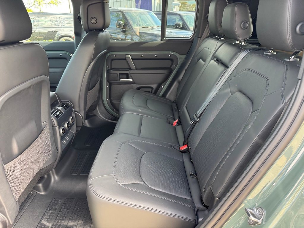 New 2026 Land Rover Defender 110 AWD/4WD image 9