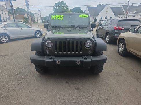 Used 2015 Jeep Wrangler Unlimited Rubicon w/ Dual Top Group AWD/4WD image 2