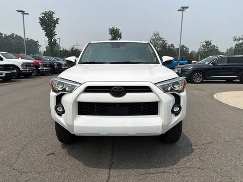 Used 2023 Toyota 4Runner SR5 Premium w/ Moonroof Package AWD/4WD image 4