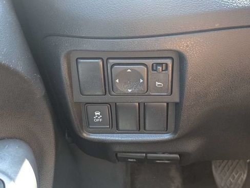 Used 2011 Nissan Juke SV FWD image 23