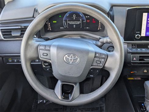 Used 2025 Toyota Camry LE image 24