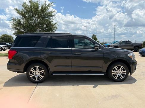 Used 2023 Ford Expedition XLT RWD image 10
