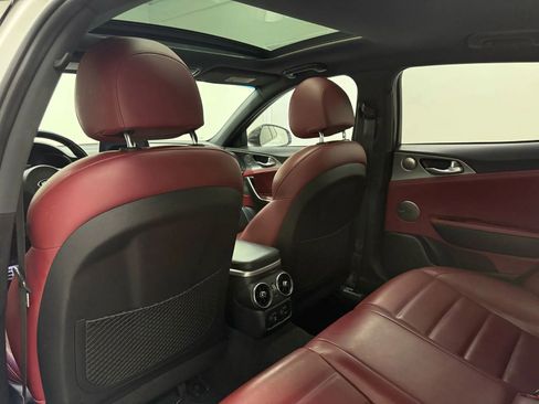 Used 2019 Kia Stinger GT2 image 19