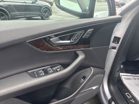 Used 2017 Audi Q7 3.0T Prestige w/ Prestige Package image 16