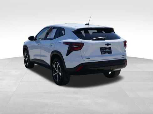 Used 2024 Chevrolet Trax RS w/ Driver Confidence Package FWD image 6