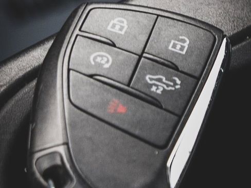 Used 2022 Chevrolet Silverado 1500 LT image 9