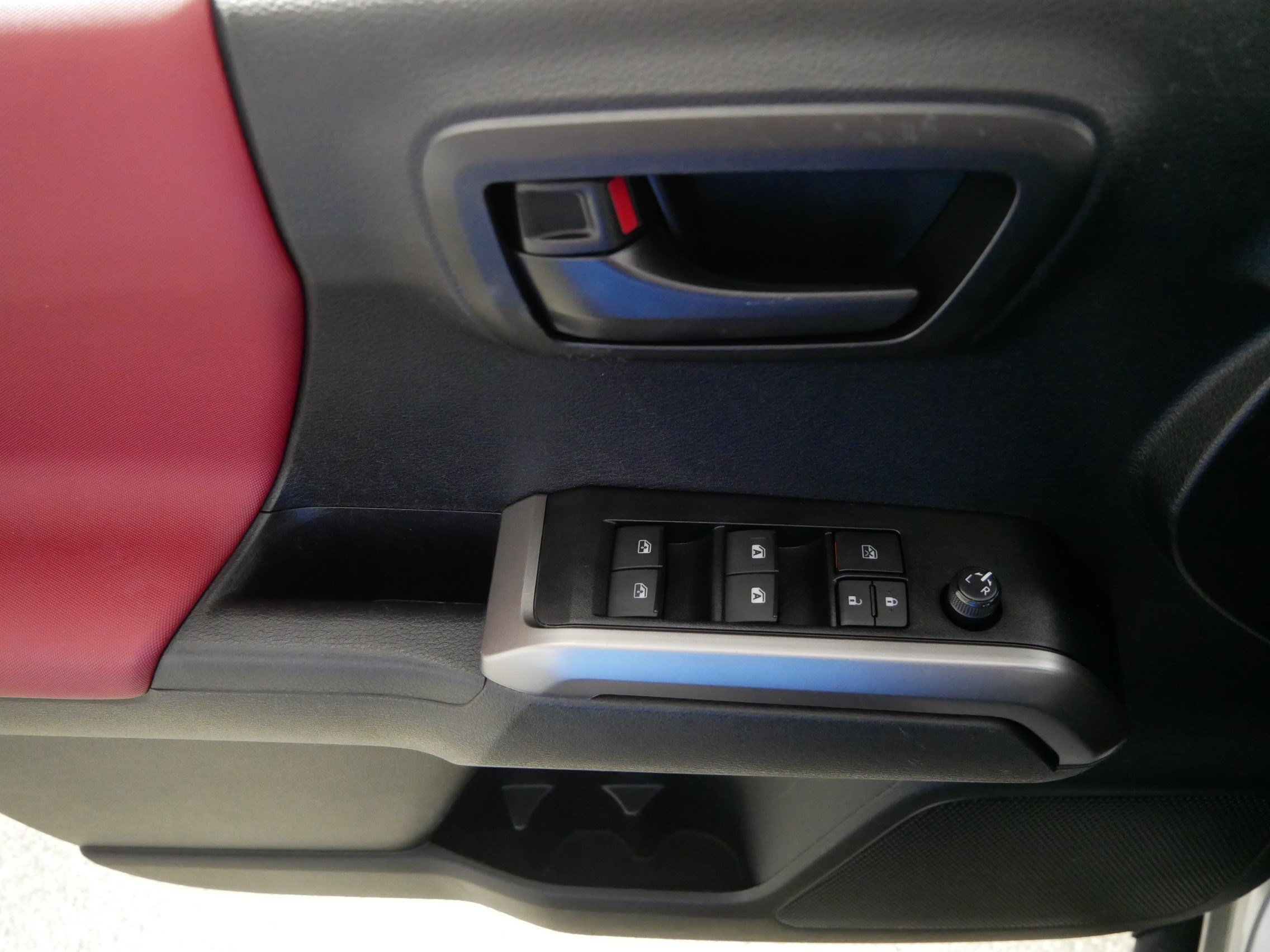 Used 2023 Toyota Tacoma SR5 w/ Technology Package AWD/4WD image 19