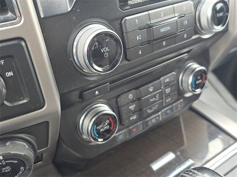 Used 2017 Ford F150 Platinum w/ Equipment Group 701A Luxury image 29