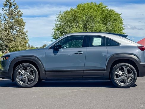 Used 2022 MAZDA MX-30 Electric w/ Premium Plus Pkg FWD image 8