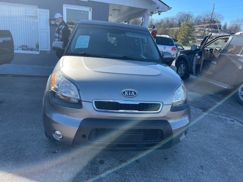 Used 2011 Kia Soul + w/ Audio Pkg FWD image 3