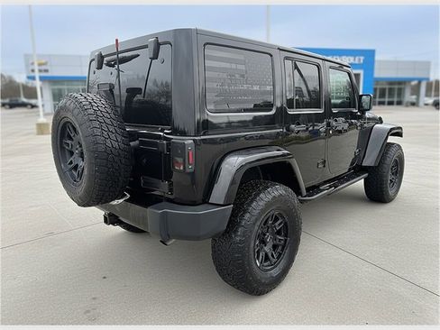 Used 2012 Jeep Wrangler Unlimited Sahara image 5