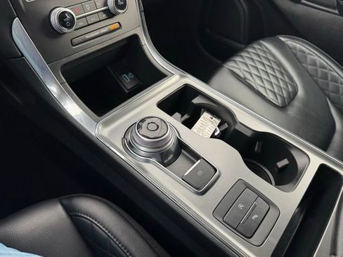 Used 2024 Ford Edge Titanium image 12