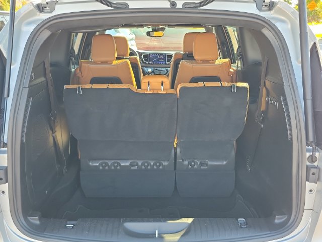 Used 2022 Chrysler Pacifica Pinnacle AWD/4WD image 32