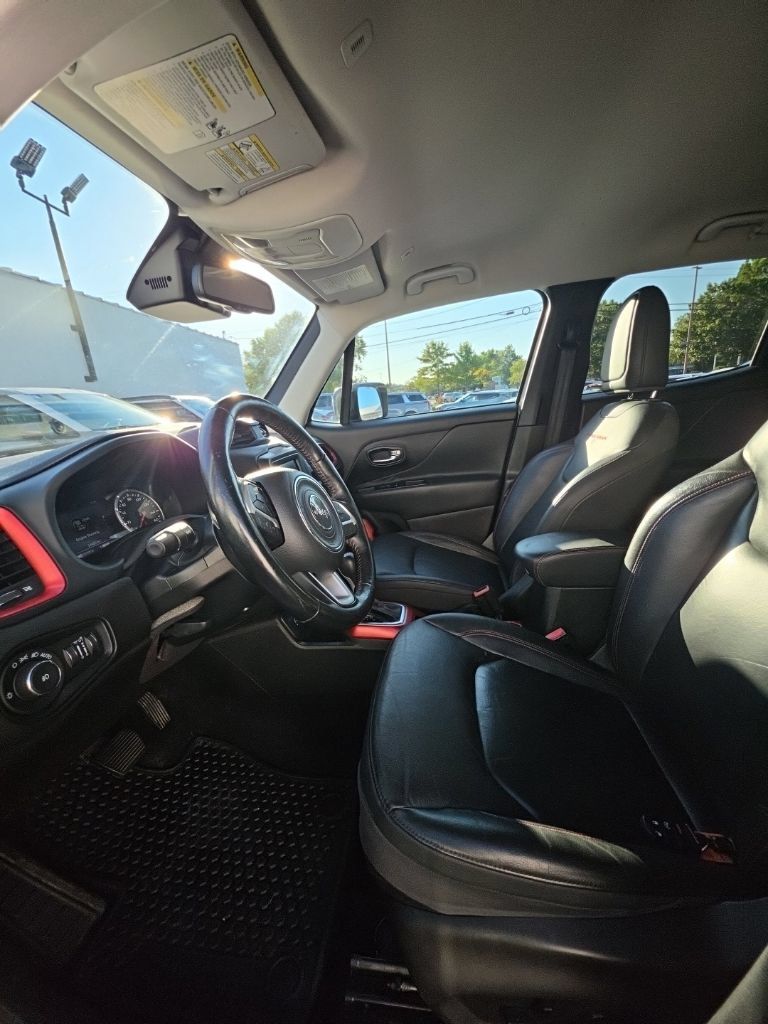 Used 2018 Jeep Renegade Trailhawk AWD/4WD image 12