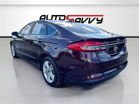 Used 2018 Ford Fusion SE w/ Fusion SE Technology Package image 5