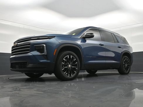 Used 2025 Chevrolet Traverse LT w/ Sun and Wheel Package FWD image 25