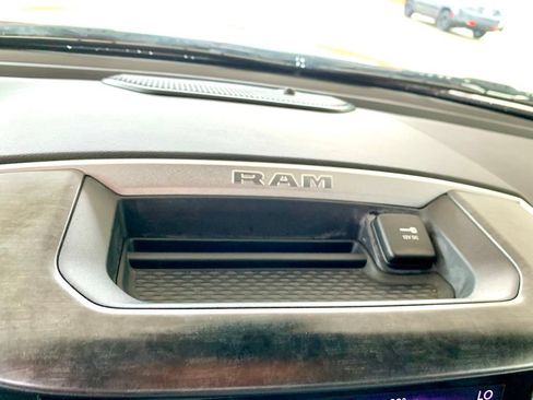 Used 2019 RAM 1500 Big Horn AWD/4WD image 40