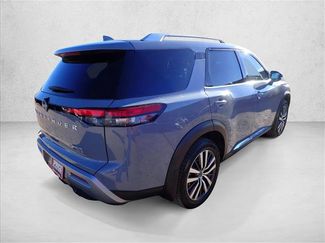Used 2022 Nissan Pathfinder Platinum video 4