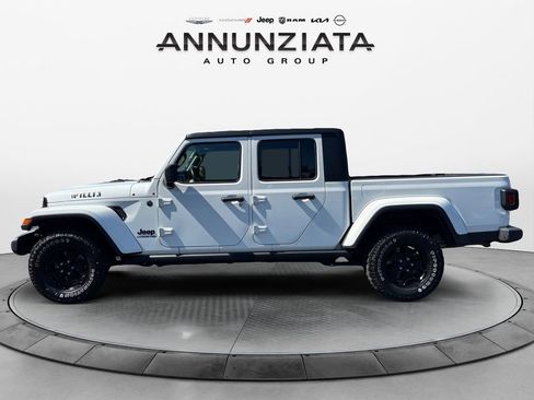 Used 2022 Jeep Gladiator Willys image 2