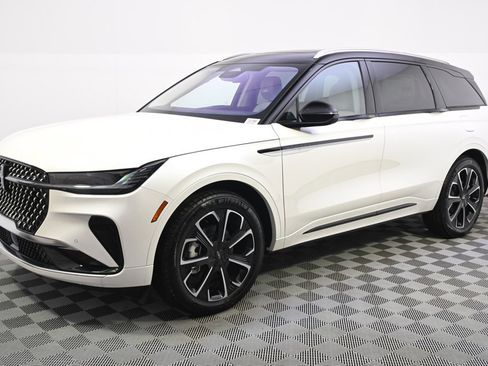 New 2026 Lincoln Nautilus Reserve image 2