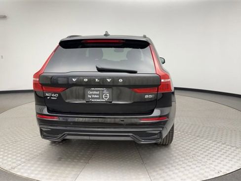 Certified 2025 Volvo XC60 B5 Plus image 3