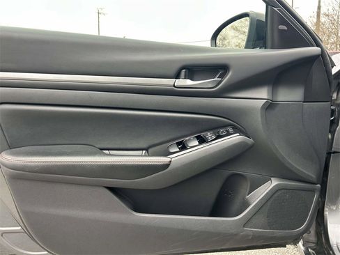 Used 2024 Nissan Altima 2.5 SR image 16