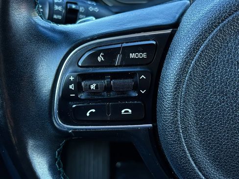 Used 2019 Kia Niro EX Premium image 24